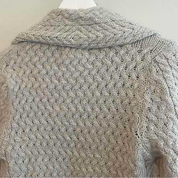 ARAN SWEATER MARKET Ireland Waterfall Cable Cardigan - Light Gray Size M - Picture 9 of 10